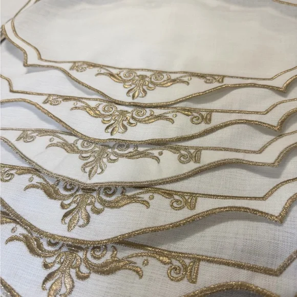 Handmade White and Gold Table Setting Set - Picture 4 of 6